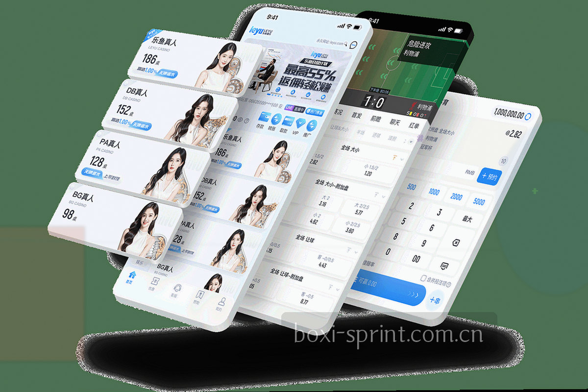夜间球场俯拍，草皮上可见中圈与灯影